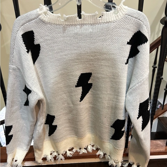 Luna Tuccini Distressed White and Black Sweater Size 12 NWT - Picture 3 of 5